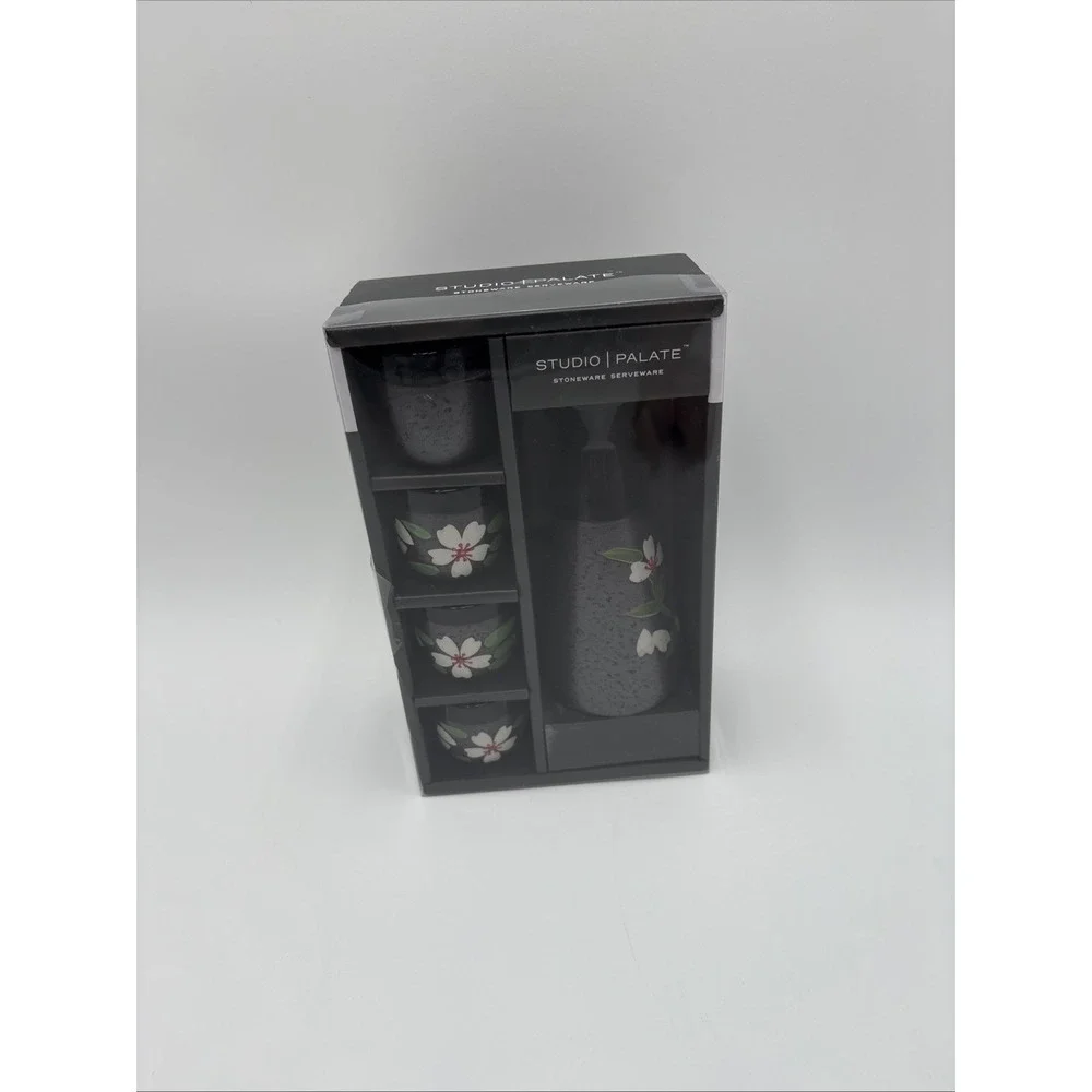 Studio Palate Stoneware Serveware‎ 5 Piece Sake Set 1 Bottle 4 Cups Gray Flower